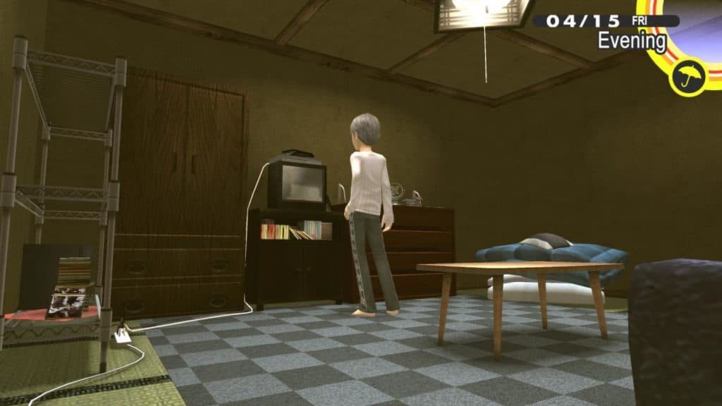 Il protagonista Yu guarda una TV in Persona 4 Golden