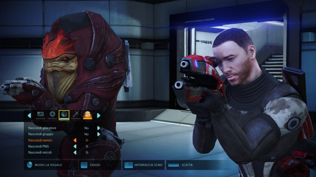 Shepard e l'alieno Wrex nella photomode