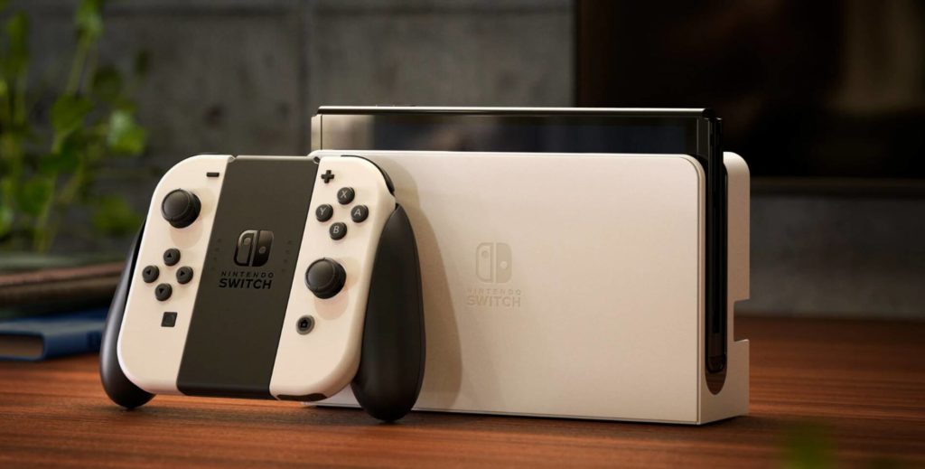 La nuova Nintendo Switch OLED in versione bianca