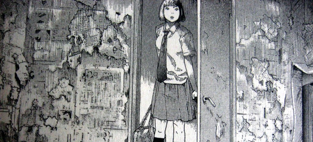 una ragazza attraversa una tetra porta